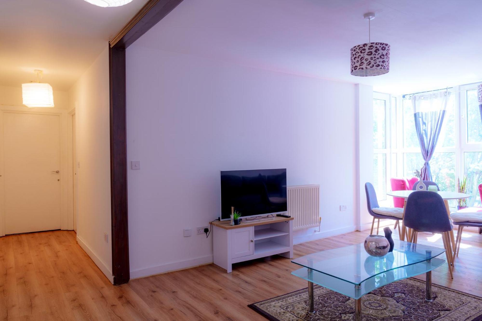 Apartament Spacious 2bd 2baths In *